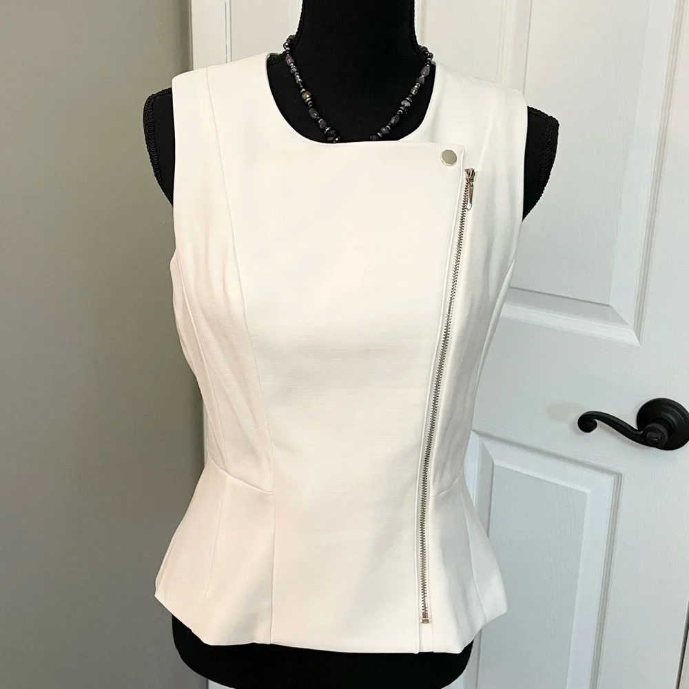 White House Black Market Top🖤🤍NWOT - Picture 3 of 10